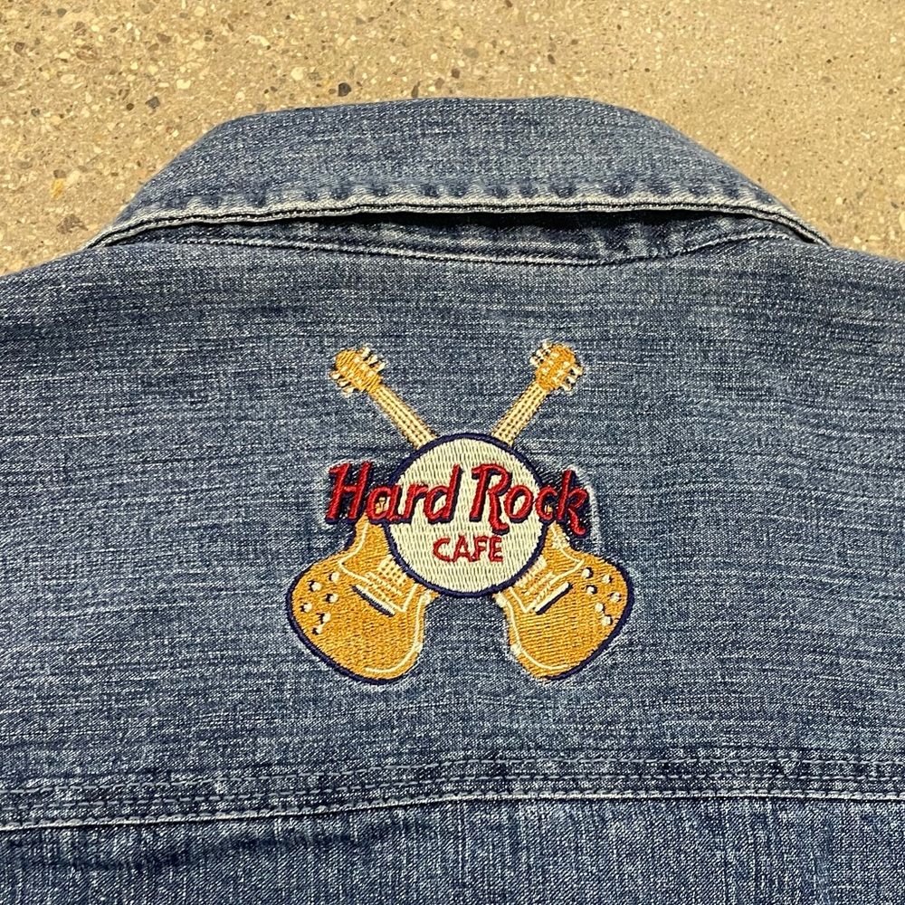 Vintage Hard Rock Cafe New Orleans Embroidered Blue Denim Shirt Mens size Medium